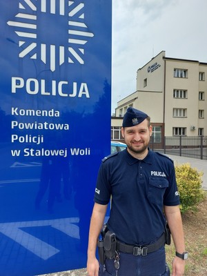 Zdjęcie policjanta w mundurze