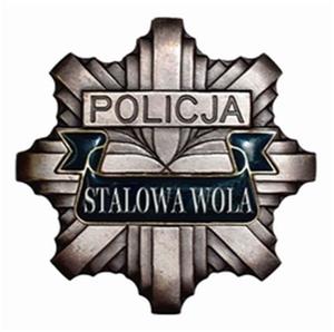 Odznaka policyjna i napis Stalowa Wola