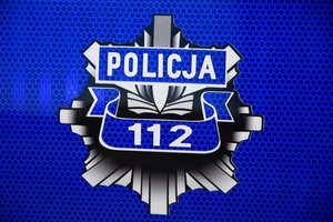 Odznaka policyjna z napisem Policja i numerem 112