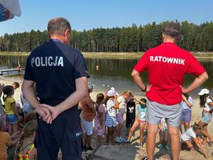 zdjęcie policjanta i ratownika