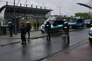 Policjanci podczas zabezpieczenia