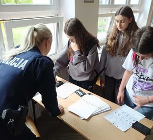 Policjanci podczas dni otwartych szkoły