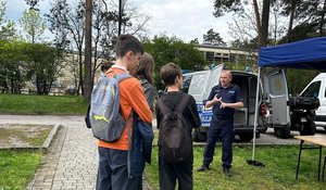 Policjanci podczas dni otwartych szkoły