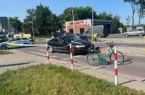 Policjanci podczas wykonywanych czynności na miejscu wypadku