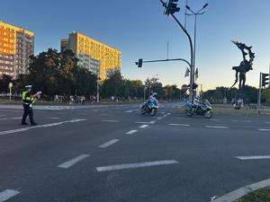 motocykle policyjne z kolumny wyścigu