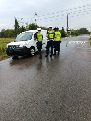 policjanci podczas akcji &quot;Bezpieczny Piątek&quot;