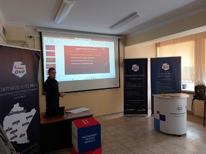 Policjanci podczas konferencji