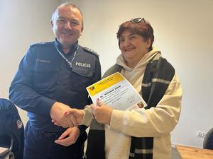 Policjanci podczas spotkania z seniorami