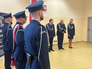 Policjanci podczas uroczystości wprowadzenia
