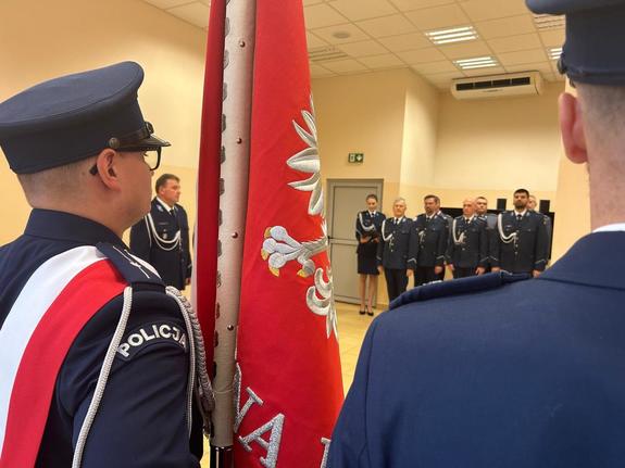 Policjanci podczas uroczystości wprowadzenia