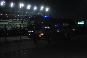 Policjanci zabezpieczający mecz