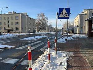 zdjęcie przedstawia zaśnieżoną drogę w Stalowej Woli