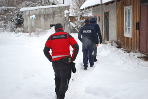 Policjanci podczas kontroli