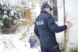 Policjanci podczas kontroli