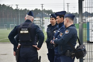 Policjanci podczas zabezpieczenia meczu