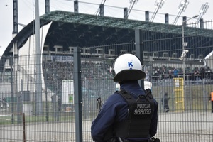 Policjanci podczas zabezpieczenia meczu