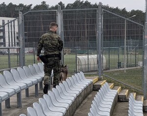 Policjanci podczas zabezpieczenia meczu