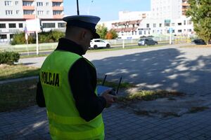 Policjanci podczas działań z dronem