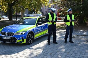Policjanci podczas działań z dronem